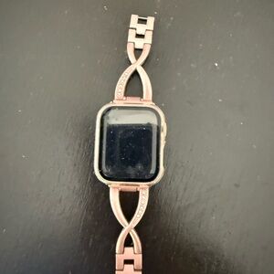 Apple Gold Smartwatch Jewelry with Sleek Design